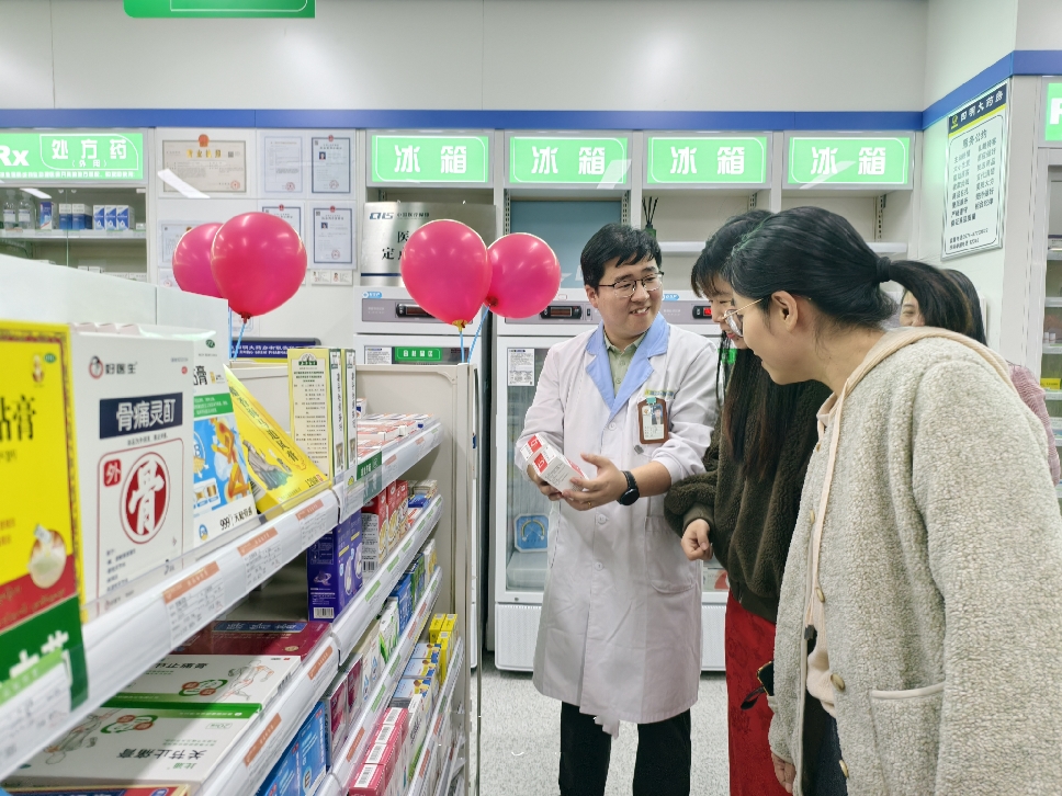4月27日上午，普濟(jì)醫(yī)院四明大藥房匯士連鎖店正式開業(yè)_副本.jpg